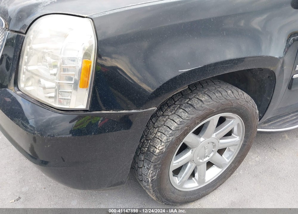 2008 GMC YUKON DENALI VIN: 1GKFK63858J182829