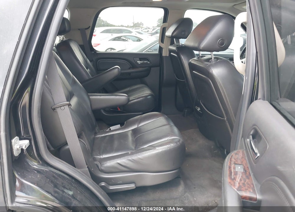 2008 GMC YUKON DENALI VIN: 1GKFK63858J182829