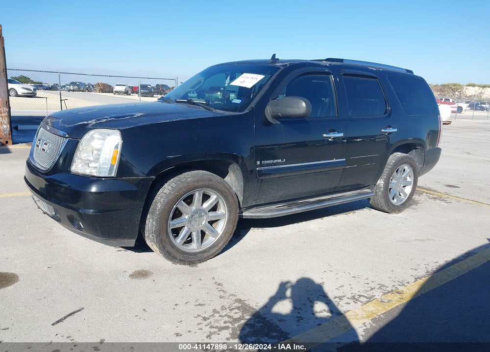 2008 GMC YUKON DENALI VIN: 1GKFK63858J182829