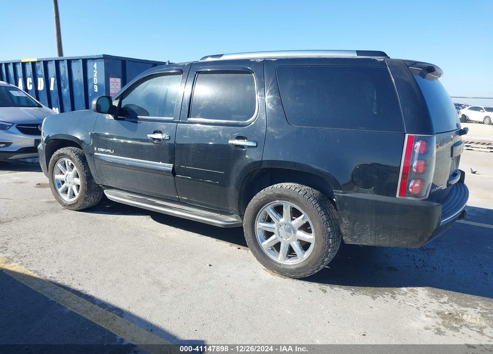 2008 GMC YUKON DENALI VIN: 1GKFK63858J182829