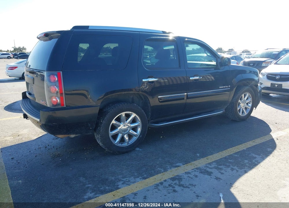 2008 GMC YUKON DENALI VIN: 1GKFK63858J182829