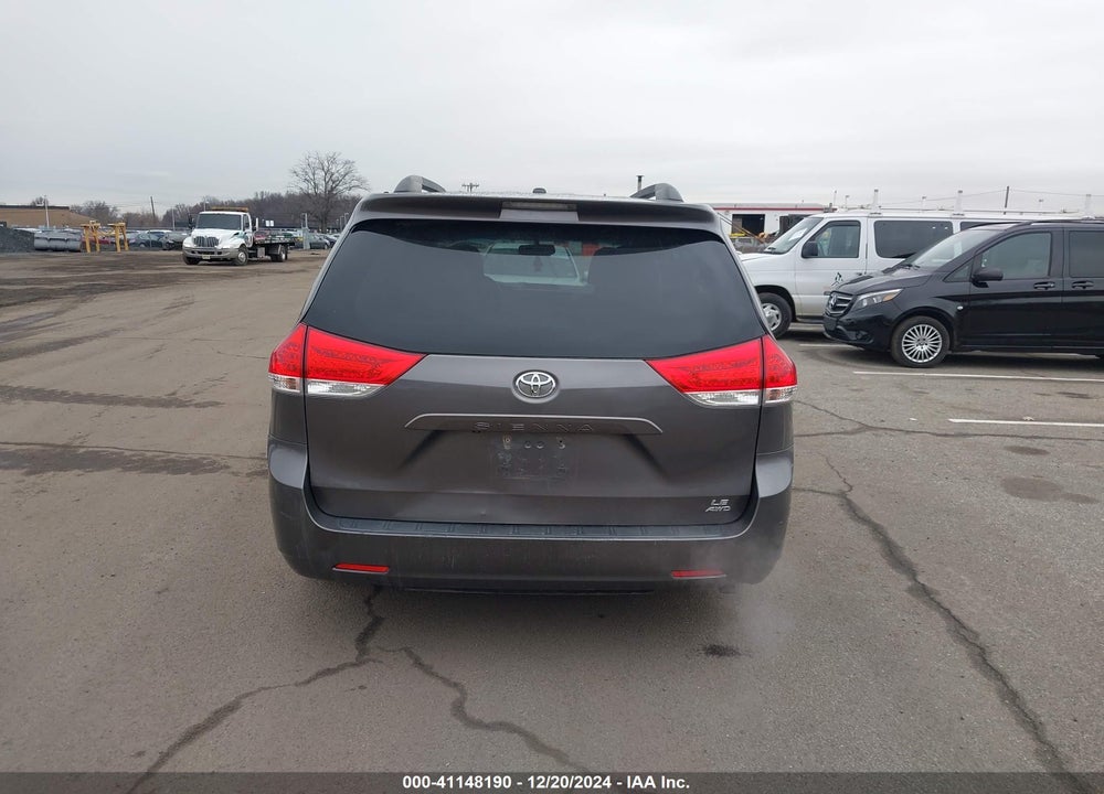 2011 TOYOTA SIENNA LE VIN: 5TDJK3DC1BS016258
