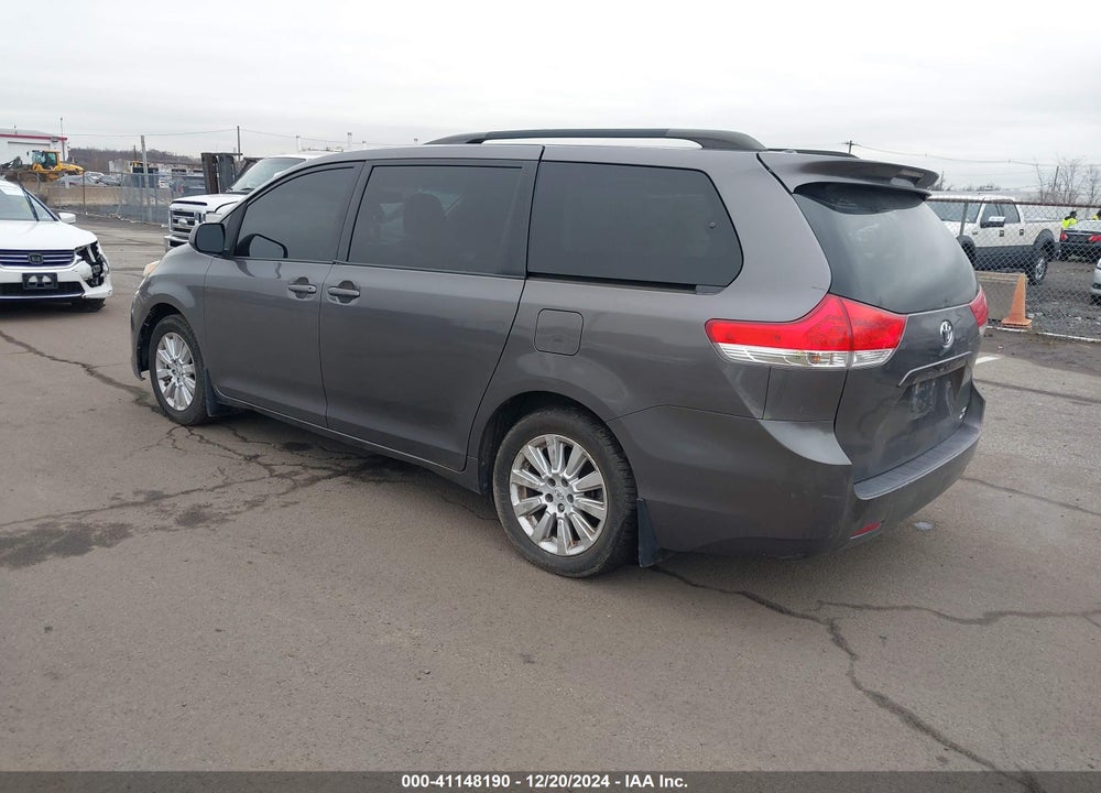 2011 TOYOTA SIENNA LE VIN: 5TDJK3DC1BS016258