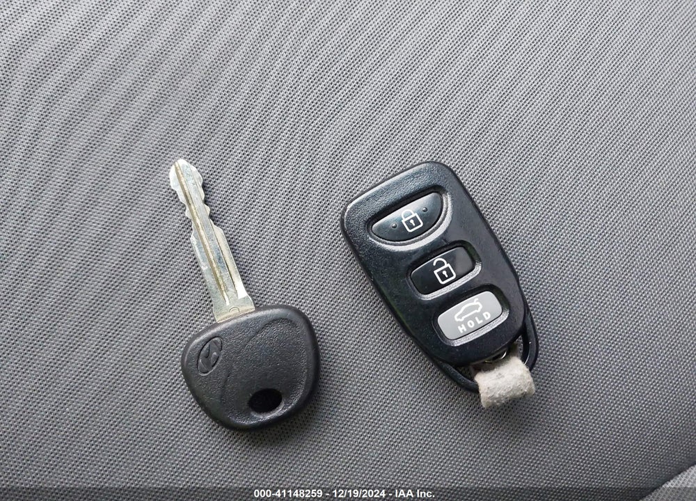 2013 HYUNDAI ELANTRA VIN: 5NPDH4AE8DH233001
