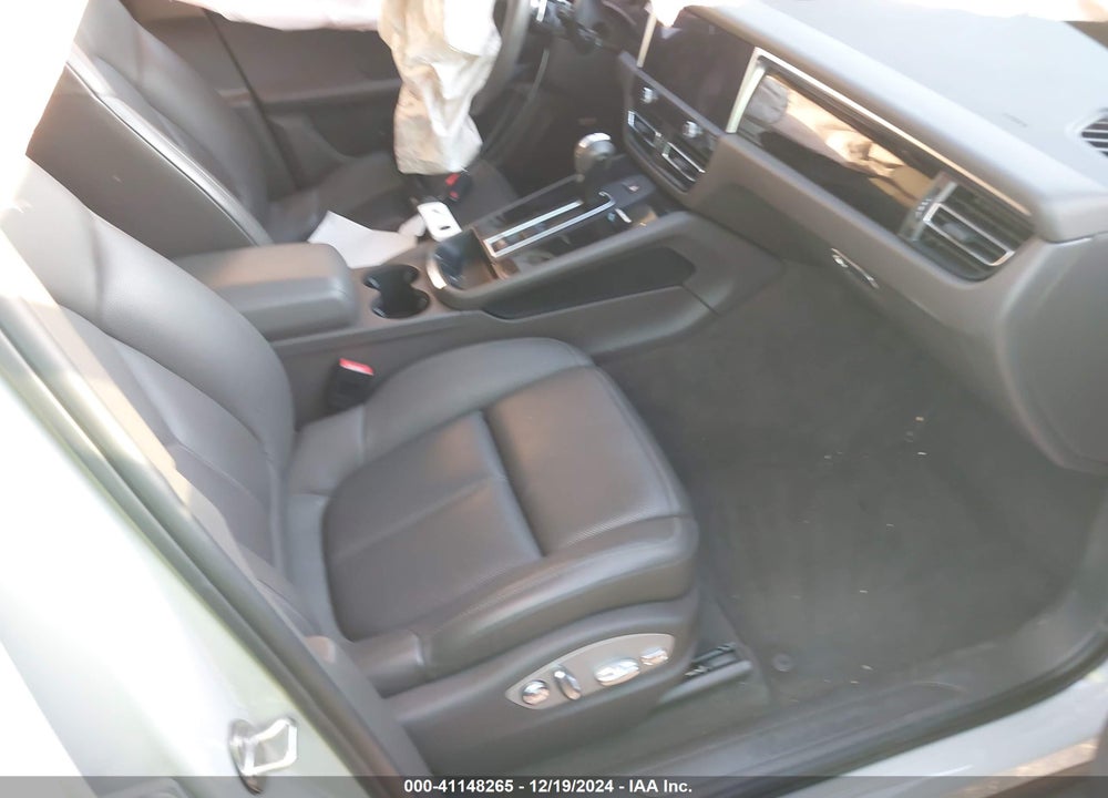 2022 PORSCHE MACAN VIN: WP1AA2A57NLB02097