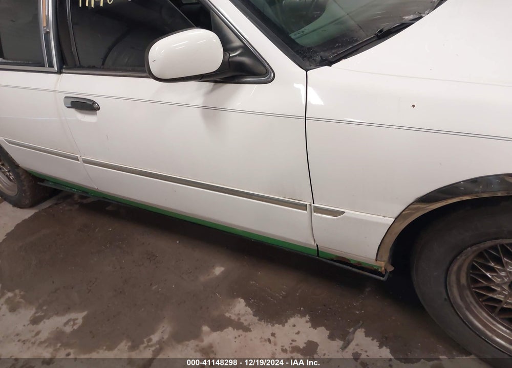 2002 MERCURY GRAND MARQUIS LS VIN: 2MEFM75W12X618905
