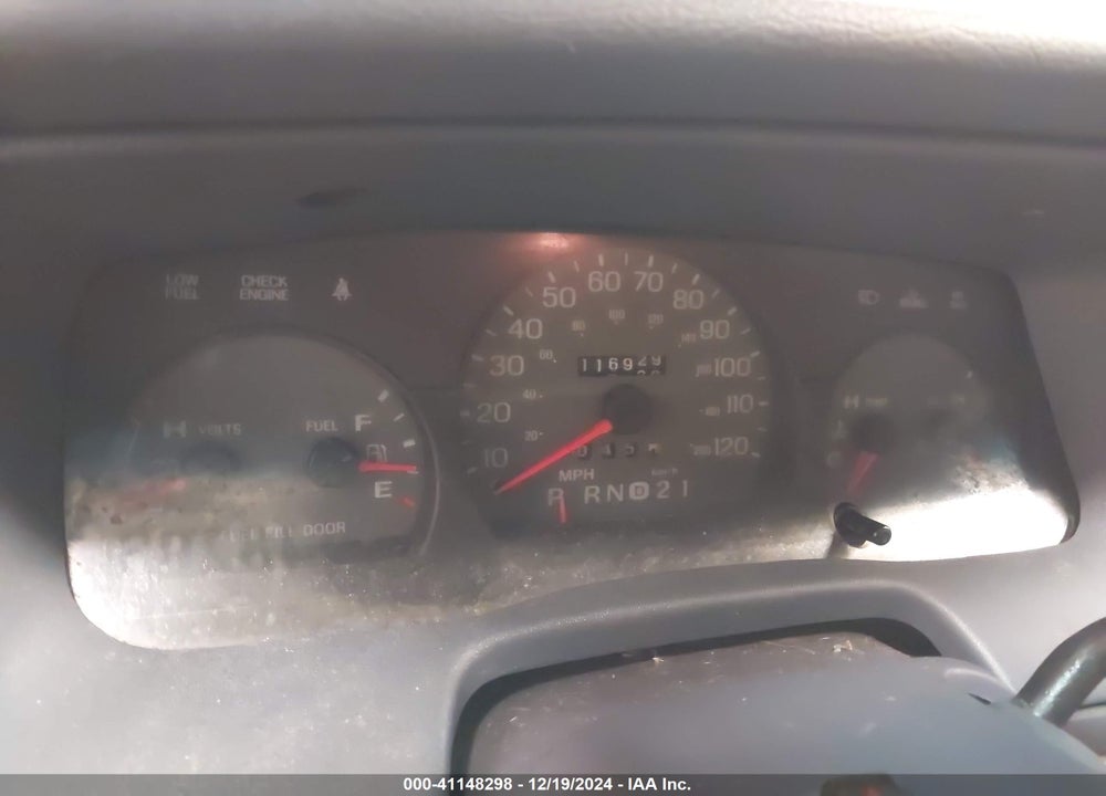 2002 MERCURY GRAND MARQUIS LS VIN: 2MEFM75W12X618905