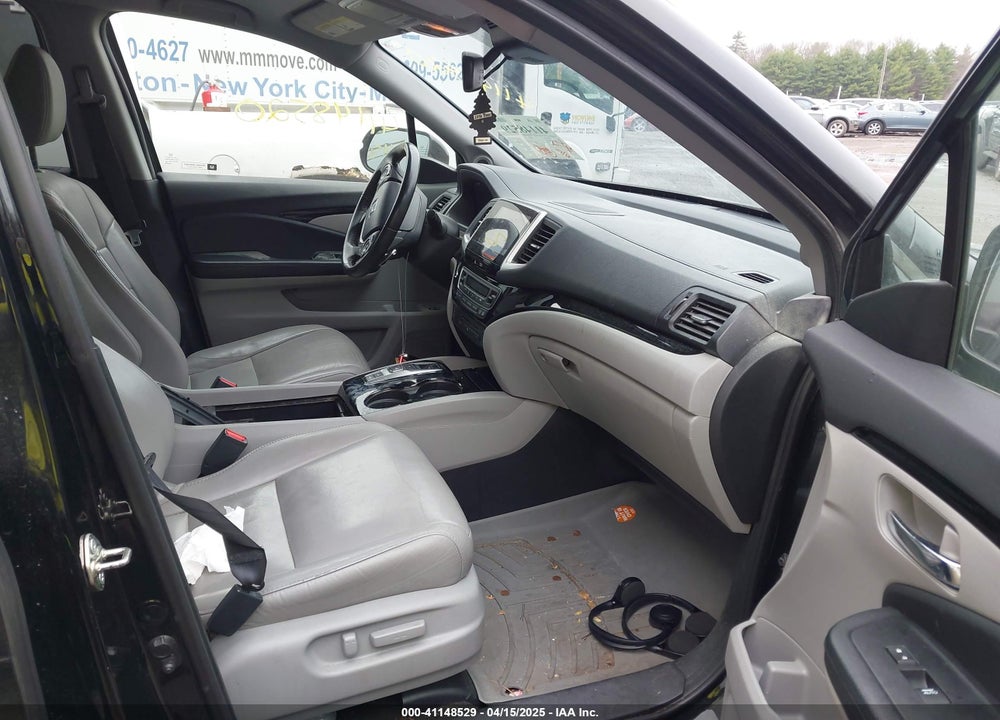 2017 HONDA PILOT TOURING VIN: 5FNYF6H98HB004169