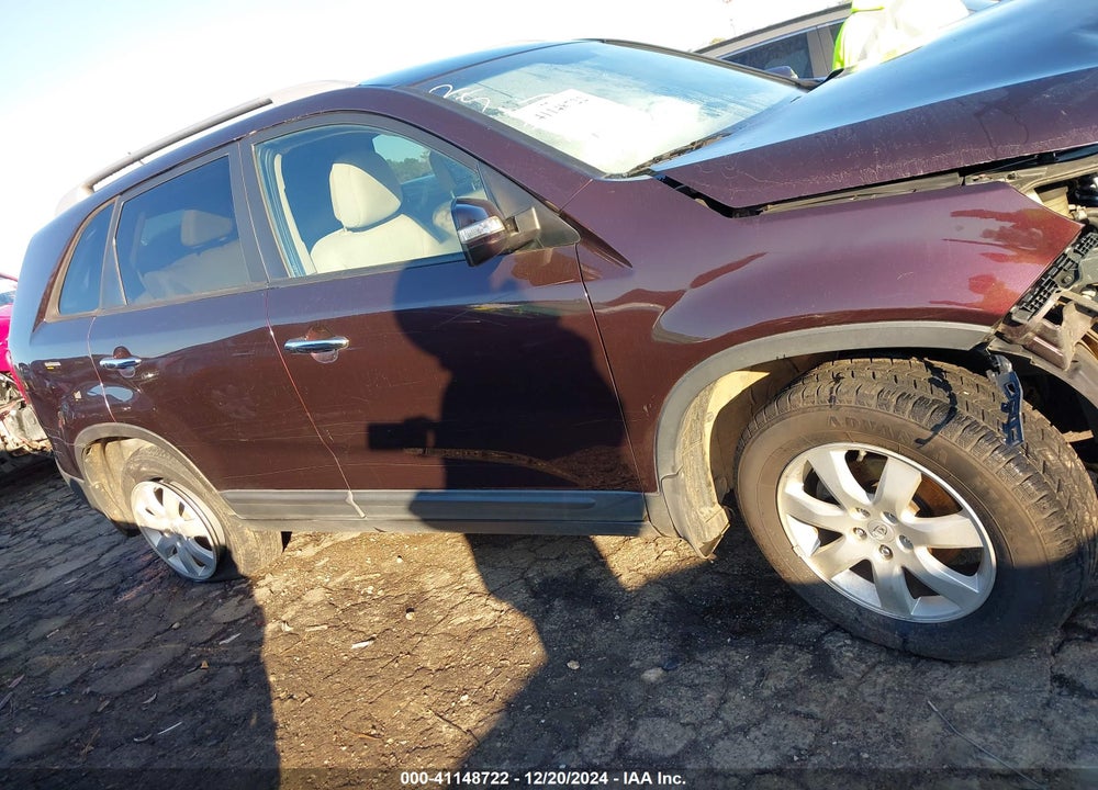 2011 KIA SORENTO LX VIN: 5XYKT4A15BG162573