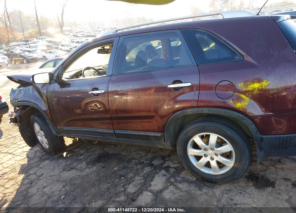 2011 KIA SORENTO LX VIN: 5XYKT4A15BG162573