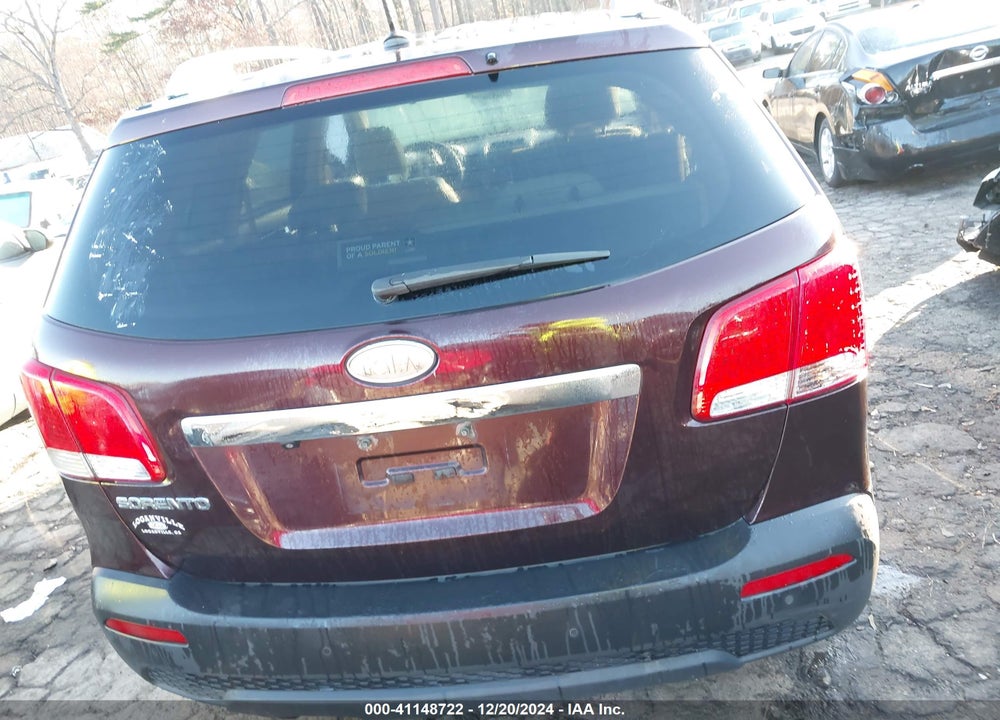 2011 KIA SORENTO LX VIN: 5XYKT4A15BG162573