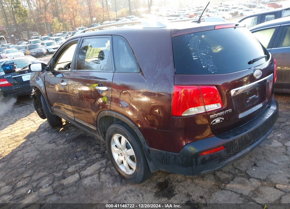 2011 KIA SORENTO LX VIN: 5XYKT4A15BG162573