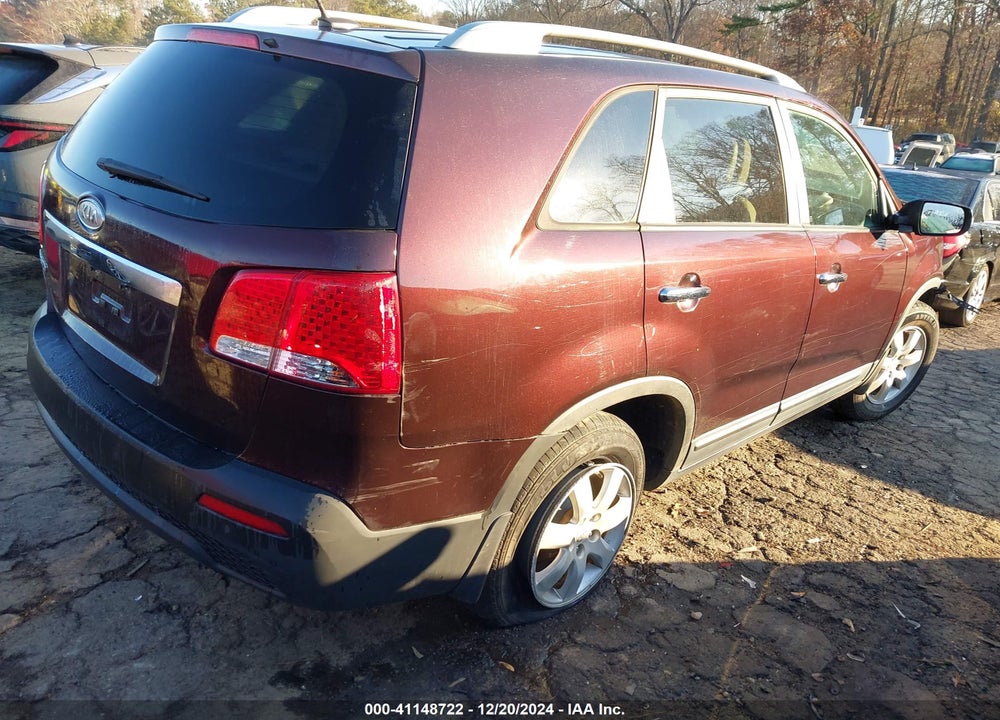 2011 KIA SORENTO LX VIN: 5XYKT4A15BG162573