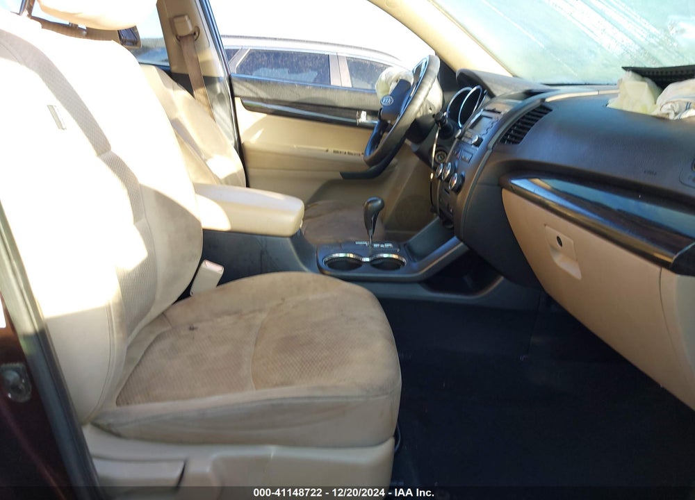 2011 KIA SORENTO LX VIN: 5XYKT4A15BG162573