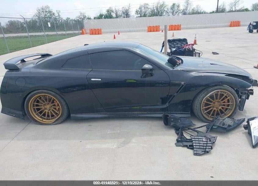 2017 NISSAN GT-R VIN: JN1AR5EF4HM820092