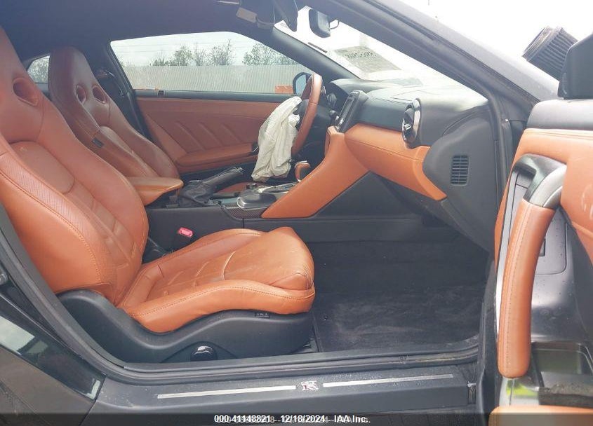 2017 NISSAN GT-R VIN: JN1AR5EF4HM820092