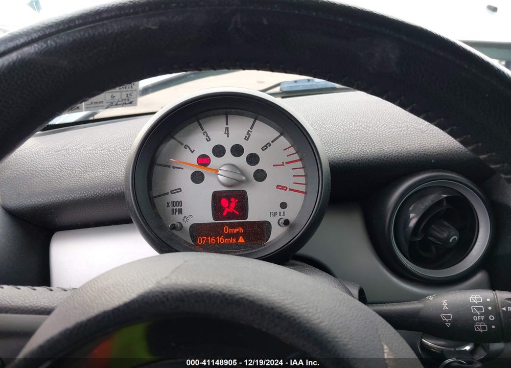 2011 MINI COOPER CLUBMAN VIN: WMWZF3C56BT267592