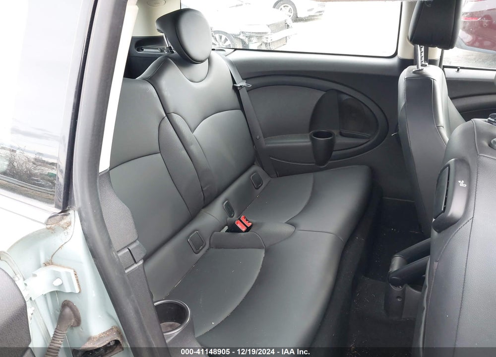 2011 MINI COOPER CLUBMAN VIN: WMWZF3C56BT267592