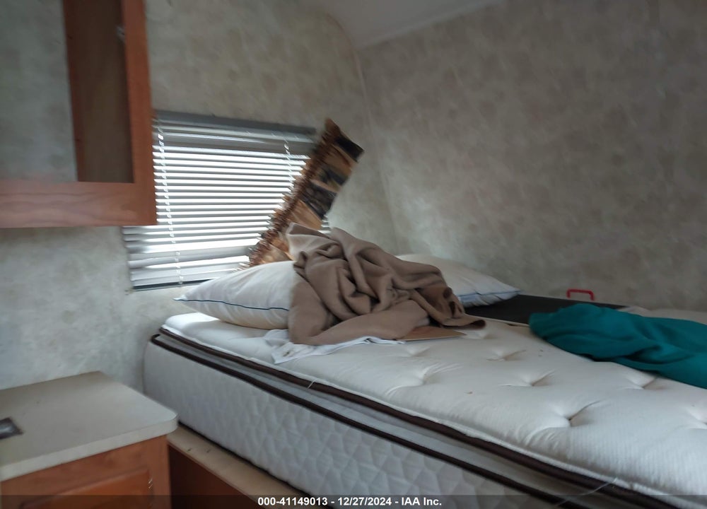 2005 COACHMEN CAPRI VIN: 1TC2B483753001679