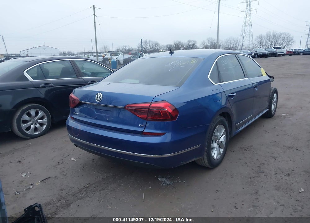 2017 VOLKSWAGEN PASSAT VIN: 1VWAT7A33HC014284