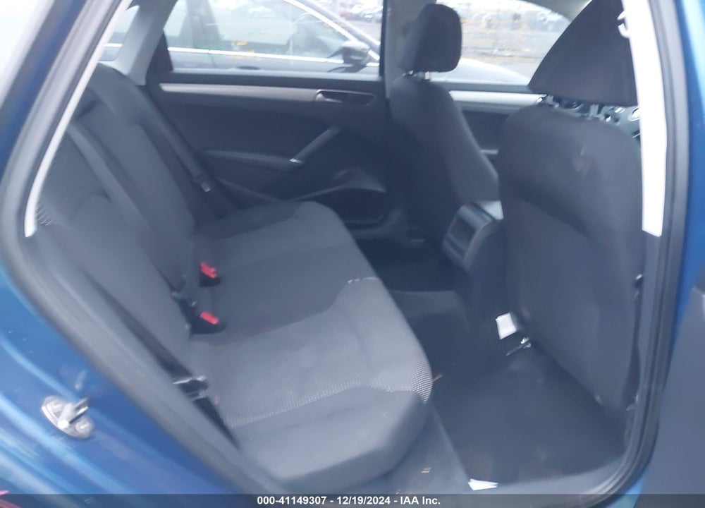 2017 VOLKSWAGEN PASSAT VIN: 1VWAT7A33HC014284