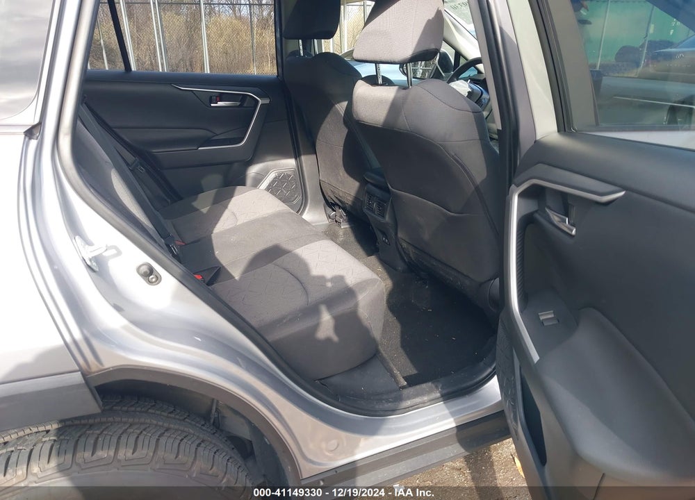 2019 TOYOTA RAV4 XLE VIN: JTMW1RFV1KJ006188