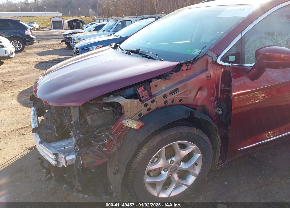 2017 CHRYSLER PACIFICA TOURING L PLUS VIN: 2C4RC1EG8HR570713