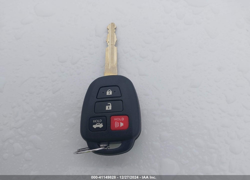 2017 TOYOTA CAMRY SE VIN: 4T1BF1FK4HU652786