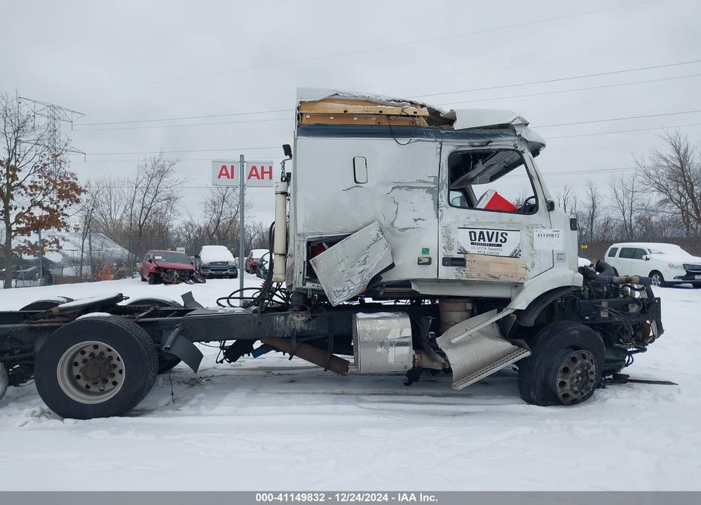 2015 VOLVO VN VNM VIN: 4V4M99DGXFN927607