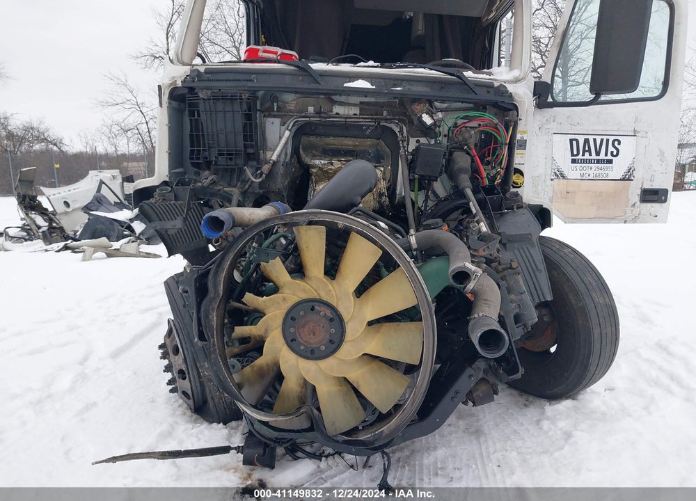 2015 VOLVO VN VNM VIN: 4V4M99DGXFN927607