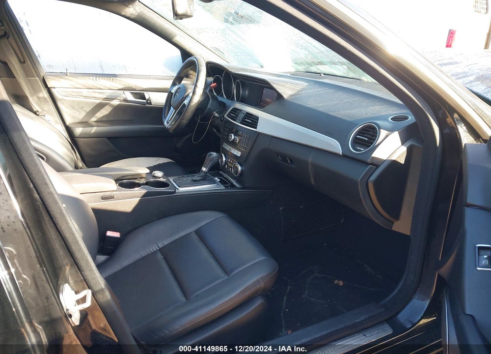 2012 MERCEDES-BENZ C 250 LUXURY/SPORT VIN: WDDGF4HB7CR234121