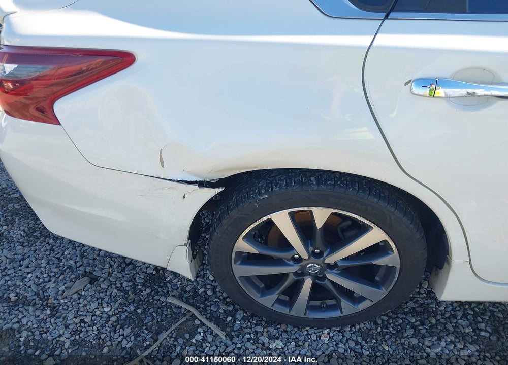 2017 NISSAN ALTIMA VIN: 1N4AL3AP1HC122424