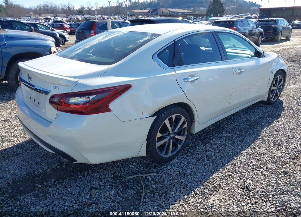 2017 NISSAN ALTIMA VIN: 1N4AL3AP1HC122424
