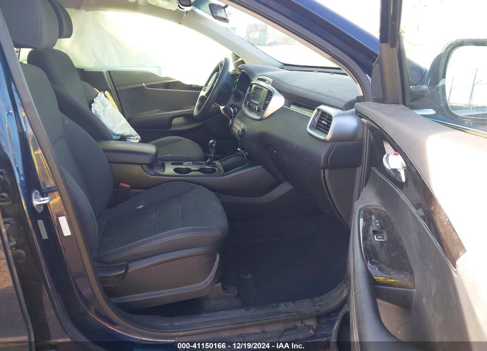 2018 KIA SORENTO 3.3L LX VIN: 5XYPGDA52JG396732
