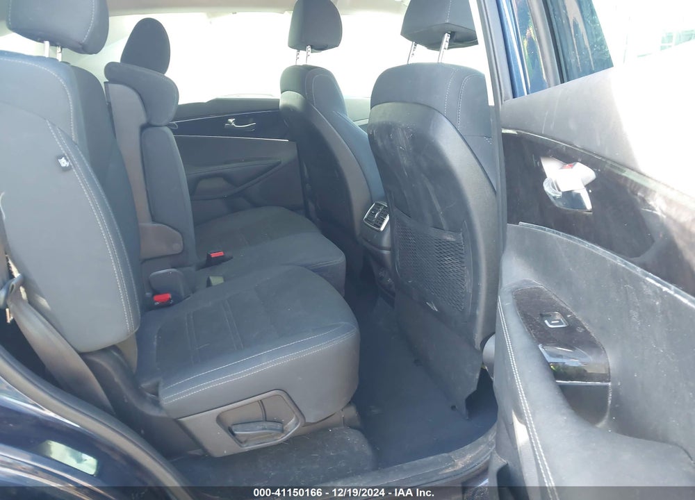 2018 KIA SORENTO 3.3L LX VIN: 5XYPGDA52JG396732