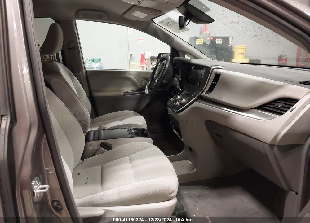2019 TOYOTA SIENNA VIN: 5TDKZ3DC7KS001733