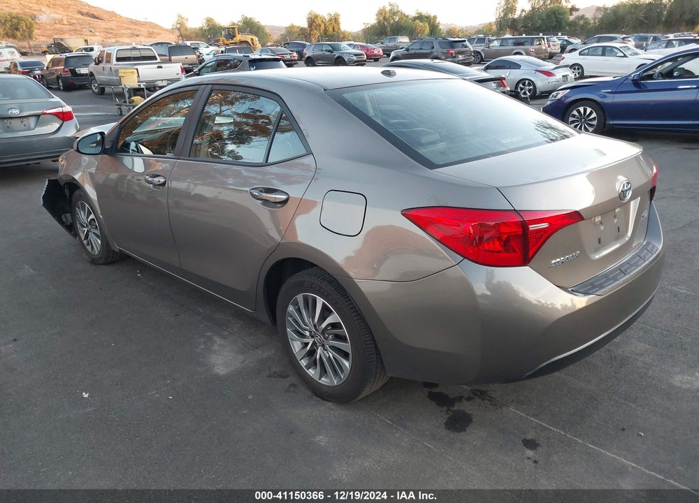 2018 TOYOTA COROLLA XLE VIN: 5YFBURHE8JP767796