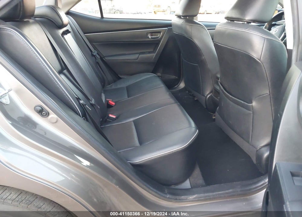 2018 TOYOTA COROLLA XLE VIN: 5YFBURHE8JP767796