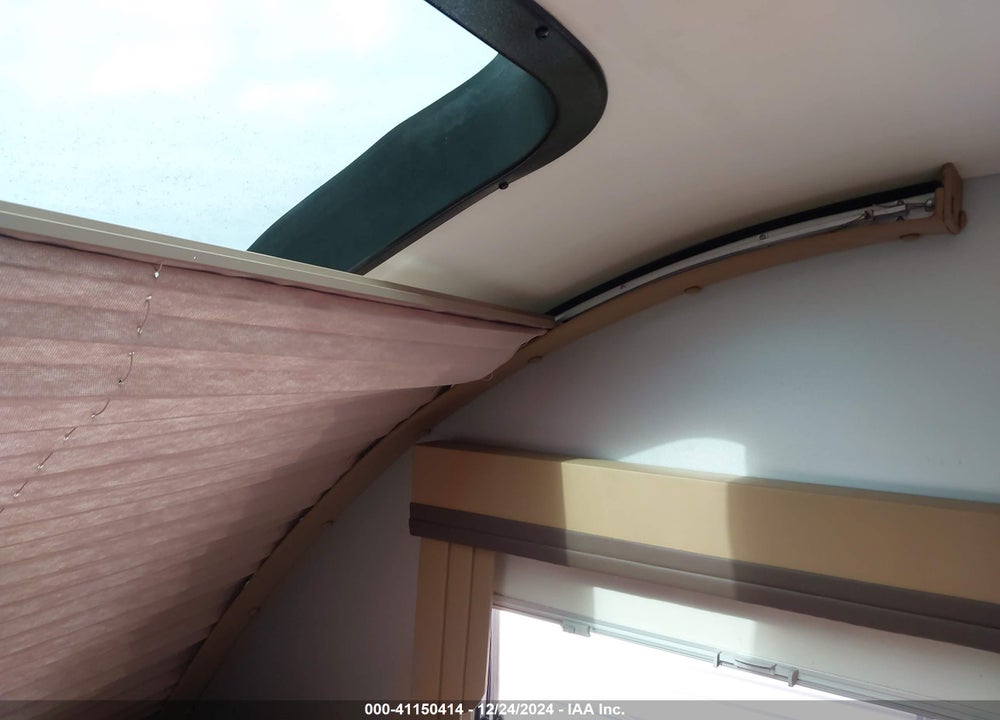 2011 UNDEFINED EARTHBOUND TRAVEL TRAILER - 30 FT VIN: 1E91E2923B2461139