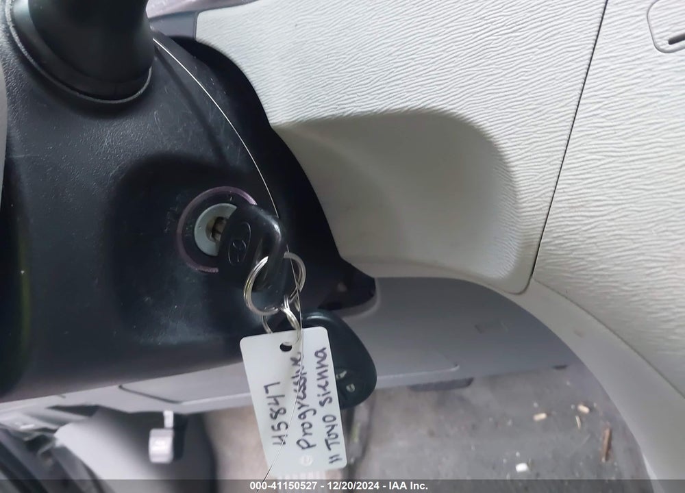 2011 TOYOTA SIENNA LE V6 VIN: 5TDKK3DC3BS111697