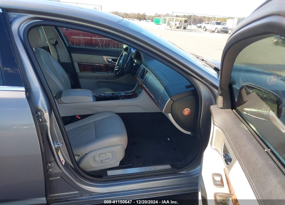 2009 JAGUAR XF VIN: SAJWA05B49HR42330