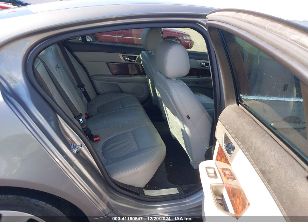 2009 JAGUAR XF VIN: SAJWA05B49HR42330