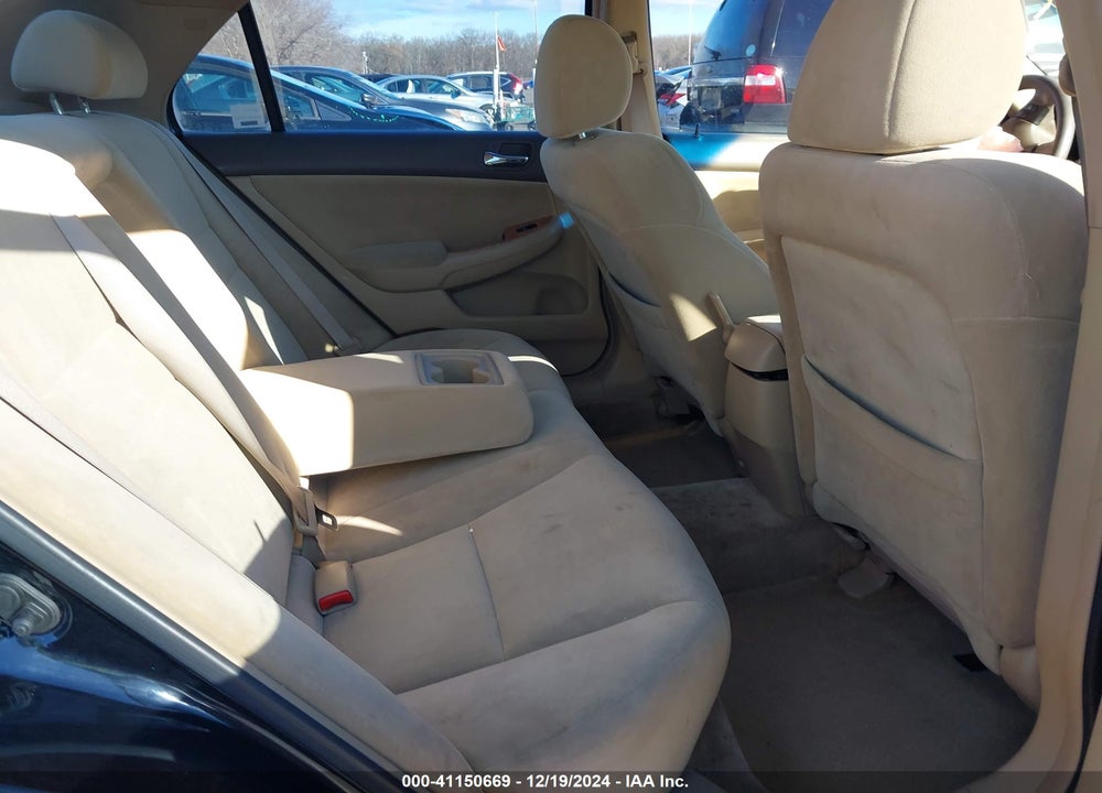 2005 HONDA ACCORD 2.4 EX VIN: 1HGCM56775A081777