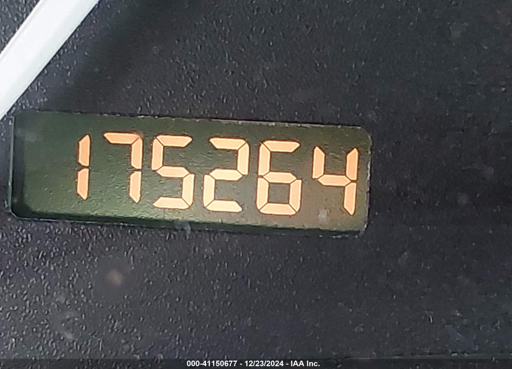 2002 SATURN S-SERIES SL VIN: 1G8ZF52822Z256705