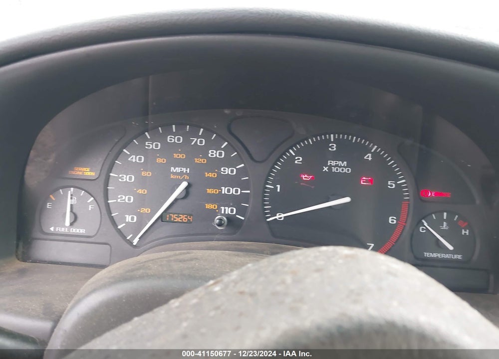 2002 SATURN S-SERIES SL VIN: 1G8ZF52822Z256705