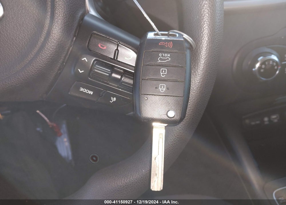 2017 KIA SORENTO 2.4L LX VIN: 5XYPGDA34HG303511