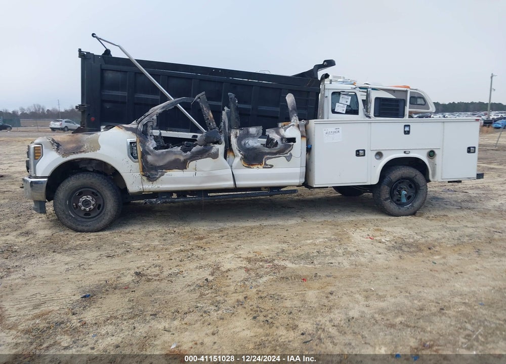 2018 FORD F-350 CHASSIS XL VIN: 1FD8W3FT0JEB69519