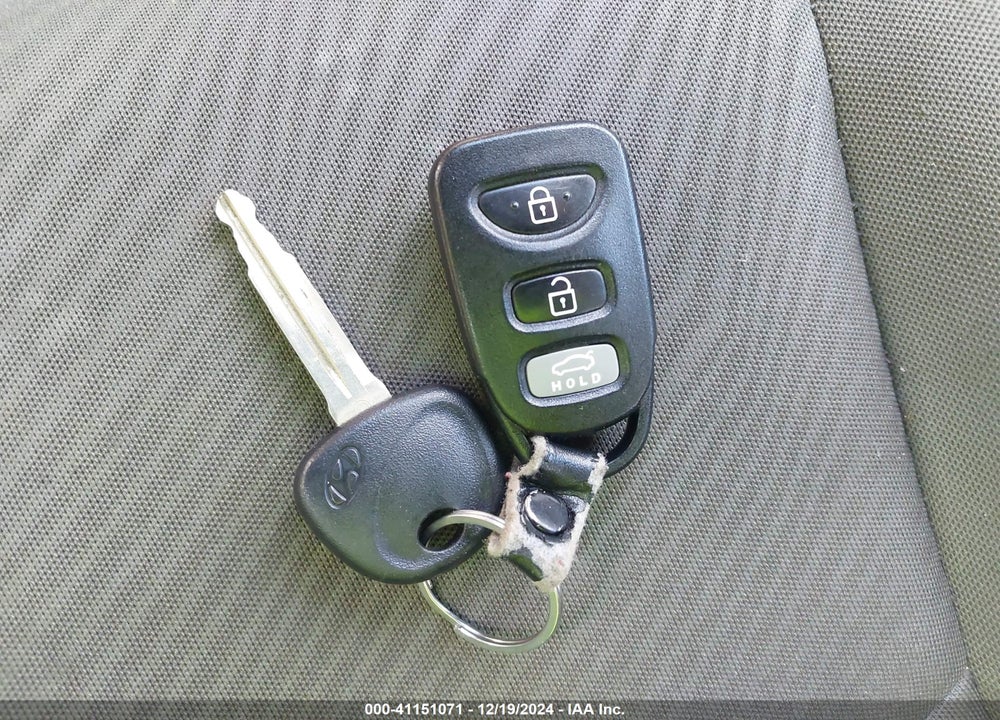 2013 HYUNDAI ELANTRA VIN: KMHDH4AE5DU932460