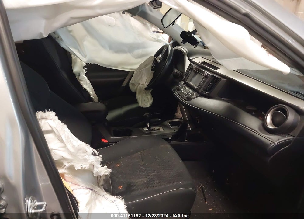 2018 TOYOTA RAV4 XLE VIN: 2T3RFREV8JW789736