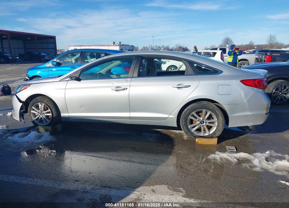 2017 HYUNDAI SONATA VIN: 5NPE24AF5HH563084